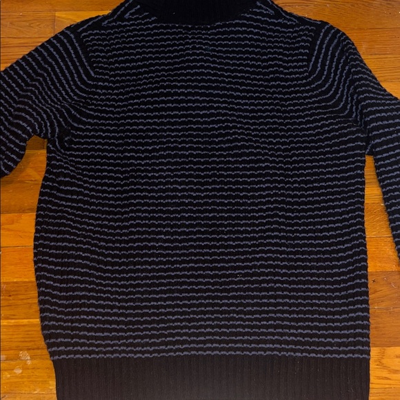 🌷 H&M Navy/Black Striped Sweater - Picture 10 of 11